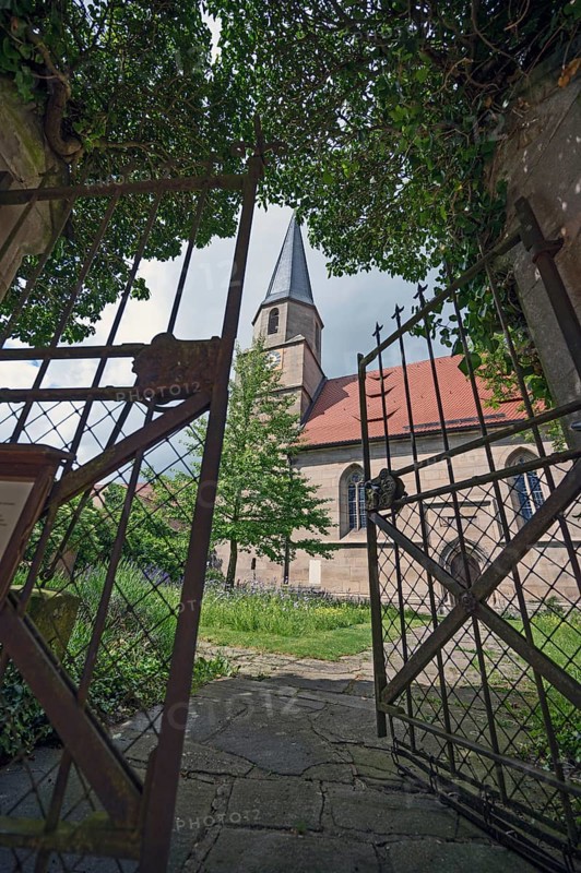 View through the garden gate to the Gothic St Mary's Church, Kalbensteinberg, Middle Franconia, Bavaria, Germany, Europe