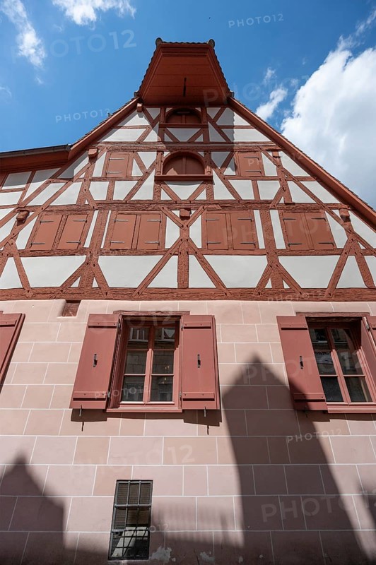 Former barn, barn from 1424, with roof lift bay window, today cultural barn of the Altstadfreunde Nürnberg, Zirkelschmiedsgasse 30, Nuremberg, Middle Franconia, Bavaria, Germany, Europe