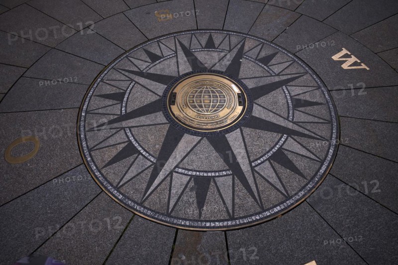 Compass and plaque for various city partnerships, twinned cities of the state capital Stuttgart, partnership, pedestrian zone, Königsstraße, Stuttgart, Baden-Württemberg, Germany, Europe
