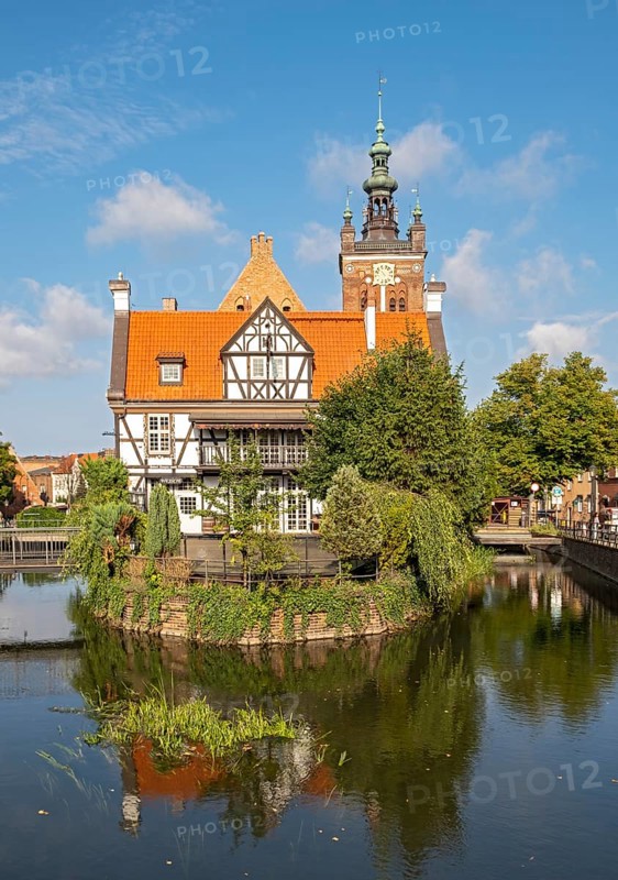 Dwór Cechu Mlynarzy, Manor of the millers' guild, and Radunia Canal as seen from the Bread Bridge, Gdansk, Gdansk, Poland, Europe
