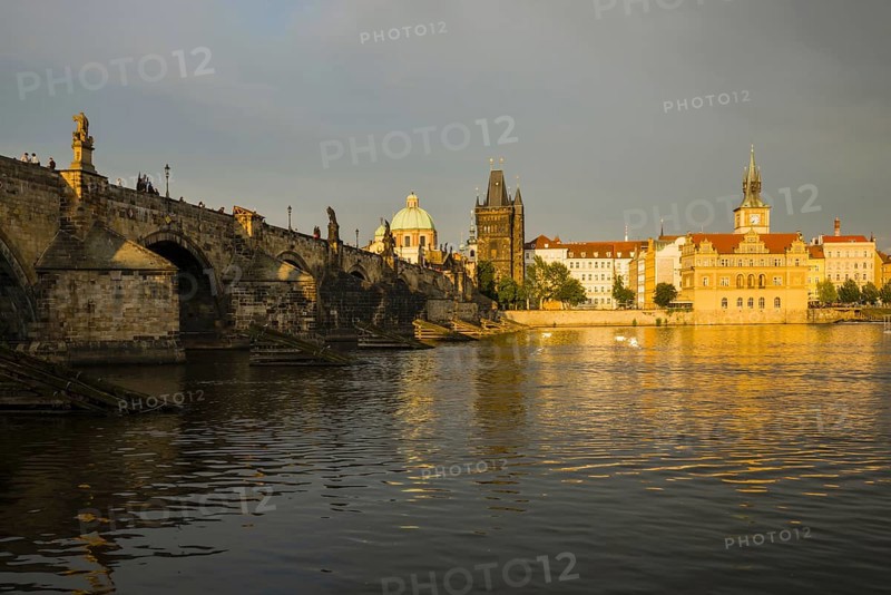 Vltava River with Charles Bridge, Karluv most, Old Town Bridge Tower, Bedrich Smetana Museum in the former waterworks, behind the Old Town Water Tower, Smetana Quay, Old Town, UNESCO World Heritage Site, Prague, Bohemia, Czech Republic, Czech Republic, Europe