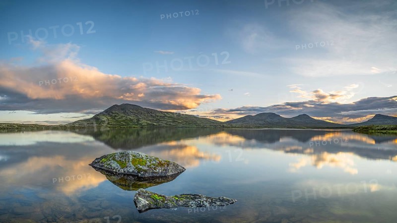 Evening mood at Muvatnet, Rondane National Park, Venabygdsfjell, Rondafjell, Enden, Ringebu, Innlandet, Norway, Europe