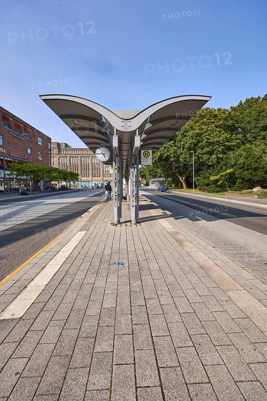 Central bus station ZOB with covered bus platforms 2 and 3, trees, general architecture, Virchowstraße, Wilhelmshaven, independent city, Lower Saxony, Germany, Europe