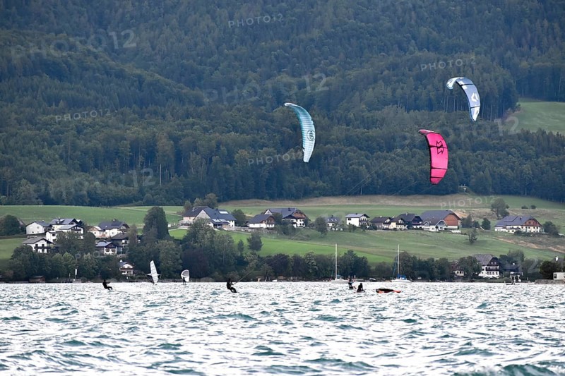 Kitesurfer on the Wolfgangsee, Salzkammergut, Austria, Europe
