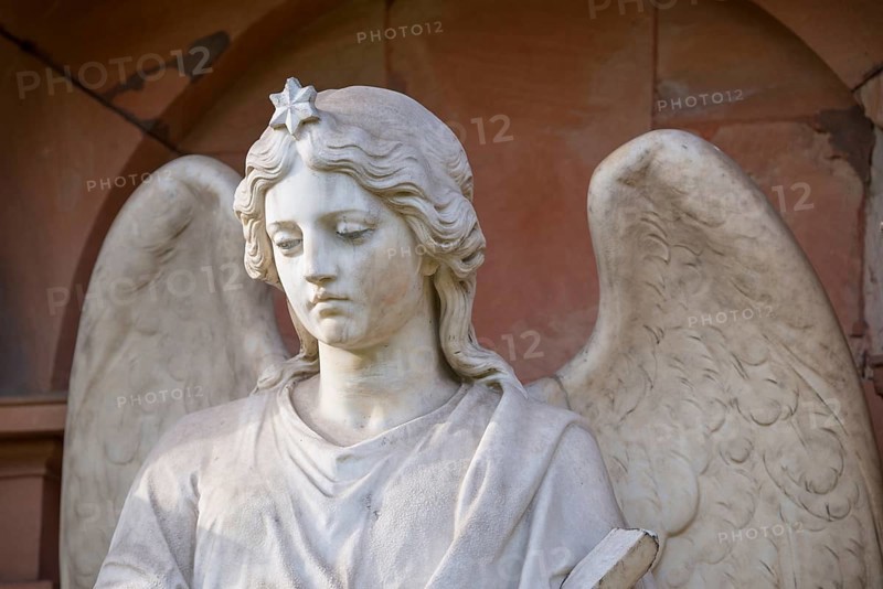 White, female angel figure, angel statue with star on the crown, detailed view with finely worked wings, historical tomb, cemeteries on Bergmannstraße, Berlin-Kreuzberg, Berlin, Germany, Europe