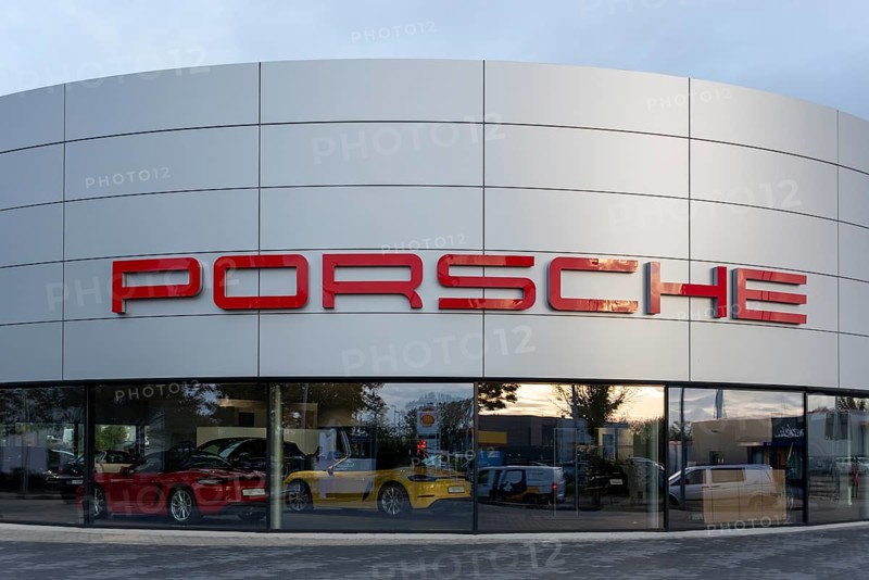 Porsche lettering, Porsche Centre in Magdeburg, Saxony-Anhalt, Germany, Europe