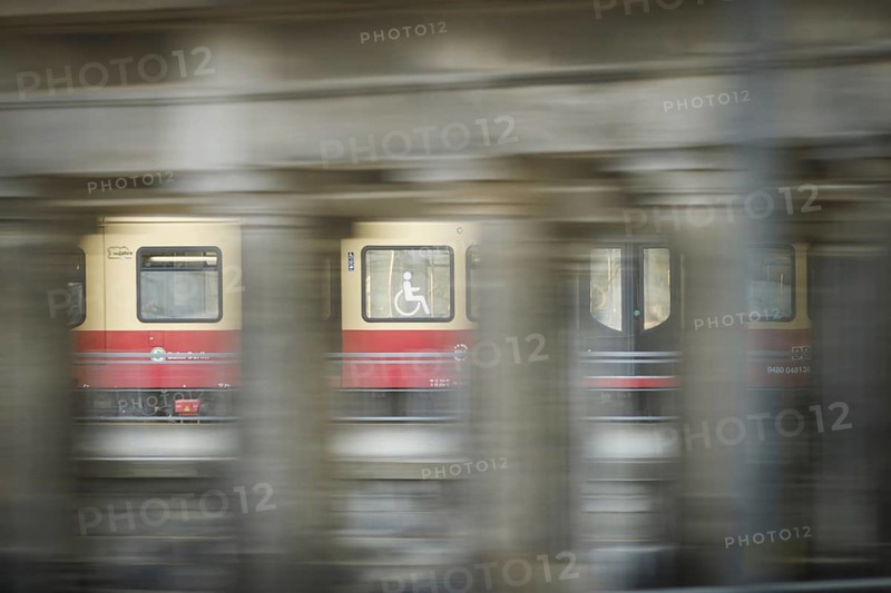 Symbolic photo on the topic of accessibility in public transport. A light rail vehicle travels through Berlin, 15/08/2024