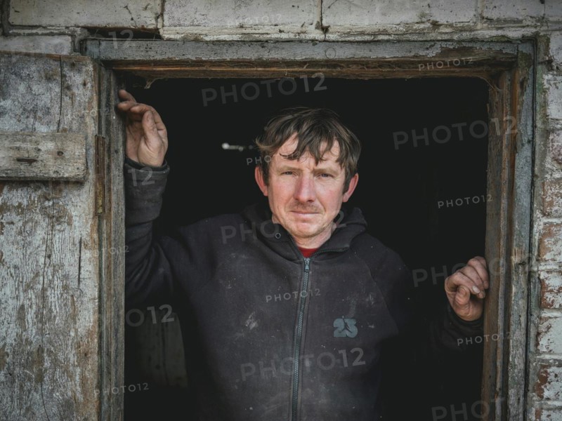 Vova, 46 years old, farmer in Borshchivka. People here only survive thanks to humanitarian aid, the front is only a few kilometres away as the crow flies, Borshchivka, Raion Isyum, Kharkiv Oblast, Ukraine, Europe