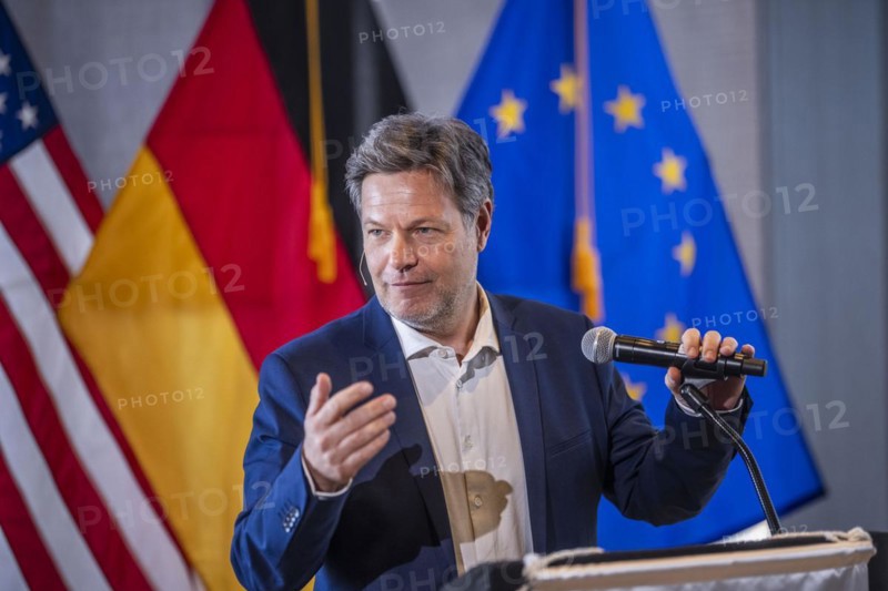 Trip by Robert Habeck, Federal Minister for Economic Affairs and Climate Protection, to the USA from 06-10 March 2024 Exchange with students from Columbia Business School in New York 08 March 2024