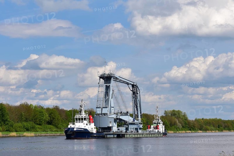 Floating crane Griep Y876 in the Kiel Canal, Kiel Canal, NOK, Schleswig-Holstein, Germany, Europe