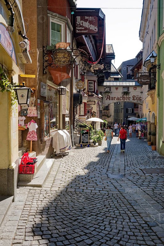 Alley in the historic centre of Kufstein with the Auracher Löchl restaurant, where the famous Kufstein song by Karl Ganzer was written, Kufstein, Tyrol, Austria, Europe