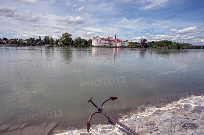 View of Neuhaus Castle seen from Schärding, in front the river Inn, Lower Austria, Austria, Europe