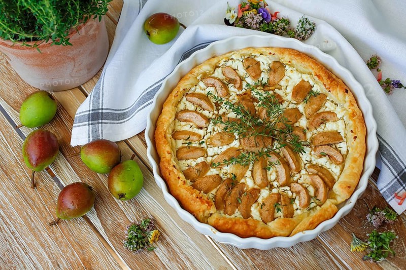 Tart with Gaishirtle and sheep's cheese, Stuttgarter Gaishirtle, pear variety, fruit, table decoration, thyme, baking, typical Swabian, Swabian cuisine, traditional cuisine reinterpreted, vegetarian, food photography, studio, Germany, Europe