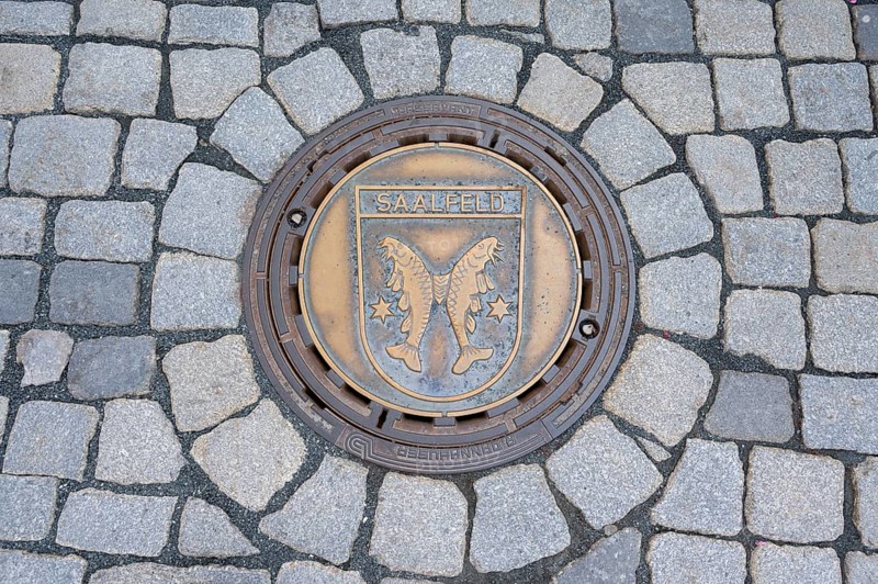 Municipal manhole cover with the coat of arms of Saalfeld, Kulmbach, Upper Franconia, Bavaria, Germany, Europe