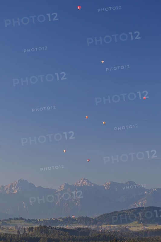 Hot air balloons, morning light, sunny, mountains, summer, Königswinkel, Tannheim Alps, Bavaria, Germany, Europe