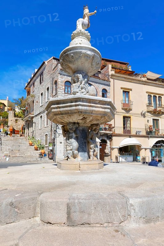 Piazza Duomo, Taormina, Sicily, Italy, Europe