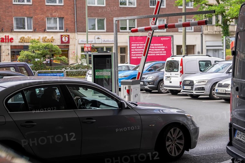 Husemannstraße car park in Gelsenkirchen, subject to charge, number plate recognition on entry, pay at the pay station by entering the number plate, ticketless, automatic number plate recognition, parking without ticket, North Rhine-Westphalia, Germany, Europe