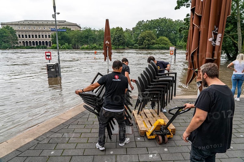 High water on the Ruhr, after long heavy rainfall the river left its bed and flooded the countryside and villages, the highest water level ever recorded, Flooded Ruhr promenade in Mülheim, caterers bring their furniture to safety, Mülheim an der Ruhr, North Rhine-Westphalia, Germany, Europe