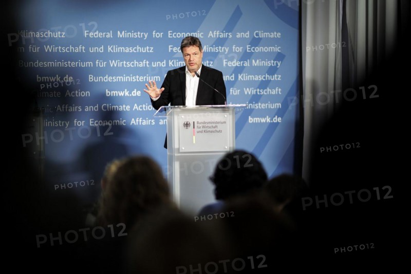 Robert Habeck, Federal Minister for Economic Affairs and Climate Protection and Vice Chancellor, in a press statement following the joint meeting with the security and defence industry. Berlin, 27.03.2024