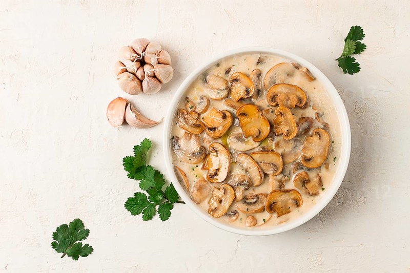 Champignons in creamy garlic sauce, with herbs and spices, gravy, sauce, no people