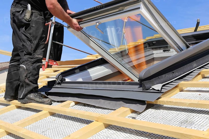 Installation and assembly of new roof windows as part of a roof covering