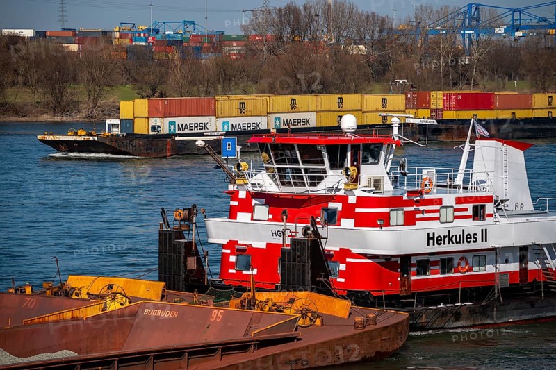 Cargo ships on the Rhine near Duisburg, push boat Herkules II, push convoy, brings coal and other materials in push barges, from Rotterdam to the operating harbour of Hüttenwerke Krupp-Mannesmann, HKM, Duisburg, North Rhine-Westphalia, Germany, Europe