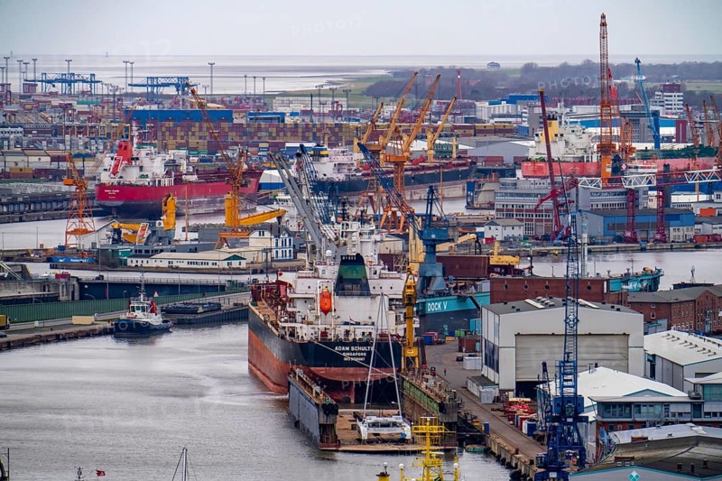 Shipyards in the overseas harbour of Bremerhaven, Bremen, Germany, Europe