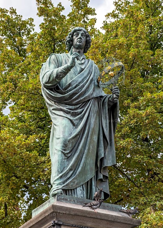 Nicolaus Copernicus Monument, Statue of Kopernik at Old Market Square, Rynek Staromiejski, Torun, Torun, Poland, Europe