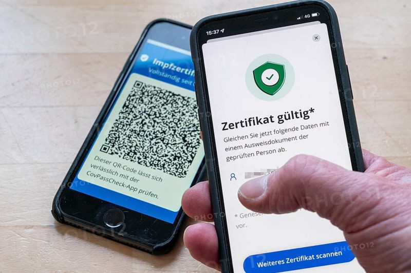 CovPassCheck app, for checking the digital vaccination certificate, on a smartphone, vaccinations against the corona virus, Covid-19, proof of vaccinations, digital vaccination certificate, on a mobile phone