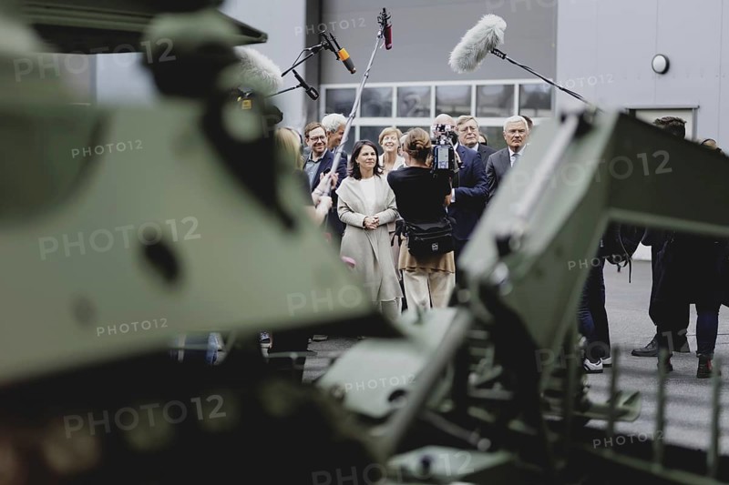 (L-R) Annalena Bärbock (Bündnis 90/Die Grünen), Federal Foreign Minister, and Dennis Buerjes, Managing Director of FFG Industries, during a visit to Flensburger Fahrzeugbau GmbH during the Foreign Minister's trip to Germany in Flensburg, 25 July 2024. /