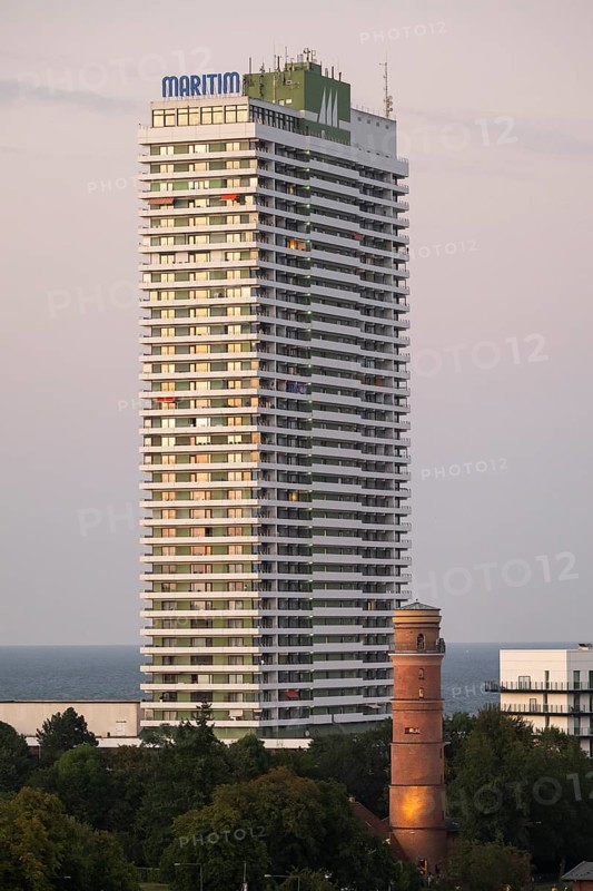 Old lighthouse, Hotel Maritim, skyscraper and landmark of the Baltic Sea spa Travemünde, Bay of Lübeck, Lübeck, Schleswig-Holstein, Germany, Europe