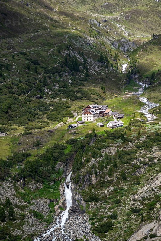 View of mountain hut Berliner Hütte with Zemmbach stream in the Zemmgrund valley, Berliner Höhenweg, Zillertal Alps, Tyrol, Austria, Europe