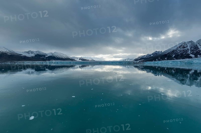 Mountains and glacier edge of Monacobreen, Liefdefjord, Woodfjord area, Spitsbergen Island, Svalbard and Jan Mayen archipelago, Norway, Europe