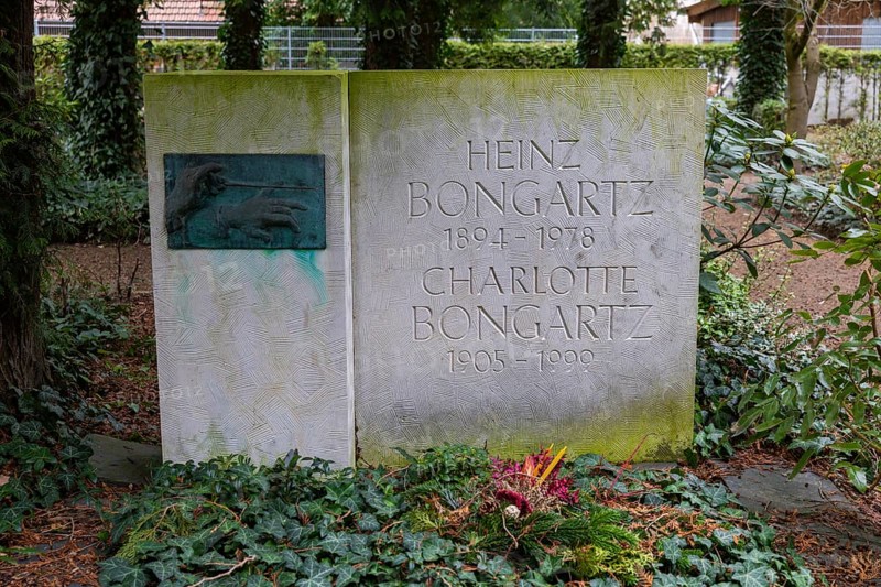 The Loschwitz cemetery is the second burial ground in Dresden's Loschwitz district that is still in use today, alongside the disused church cemetery of the Loschwitz church. Inaugurated around 1800, it has been a listed building since 1985 due to its numerous valuable artists' graves. Heinz Bongartz was a German conductor and composer, Dresden, Saxony, Germany, Europe