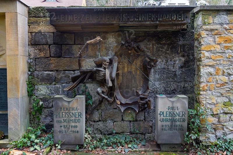 The Loschwitz cemetery is the second burial ground in Dresden's Loschwitz district that is still in use today, alongside the disused church cemetery of the Loschwitz church. Inaugurated around 1800, it has been a listed building since 1985 due to its numerous valuable artists' graves. The grave monument Death with Bomb by Friedrich Press for the Dresden watchmaker Paul Pleissner in the Loschwitz cemetery in Dresden, Dresden, Saxony, Germany, Europe