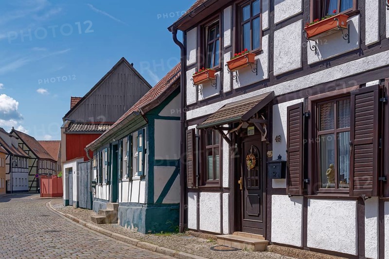 Half-timbered houses in the Lange Fischerstraße, covered with cobblestones, in the old town of Tangermünde, Hanseatic town in the Altmark. Saxony-Anhalt, Germany, Europe