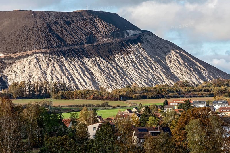 Monte Kali, overburden mountain of the K & S potash plant, potash and salt mine, potash mountain or potash scarp with cross, summit cross, overburden dump, mountain of rock salt, anhydrite and clay, Neuhof, Fulda, Hesse, Germany, Europe