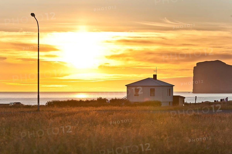 House, coast, midnight sun, Hofsos or Hofsós, Skagafjörður, Norðurland, Iceland, Europe