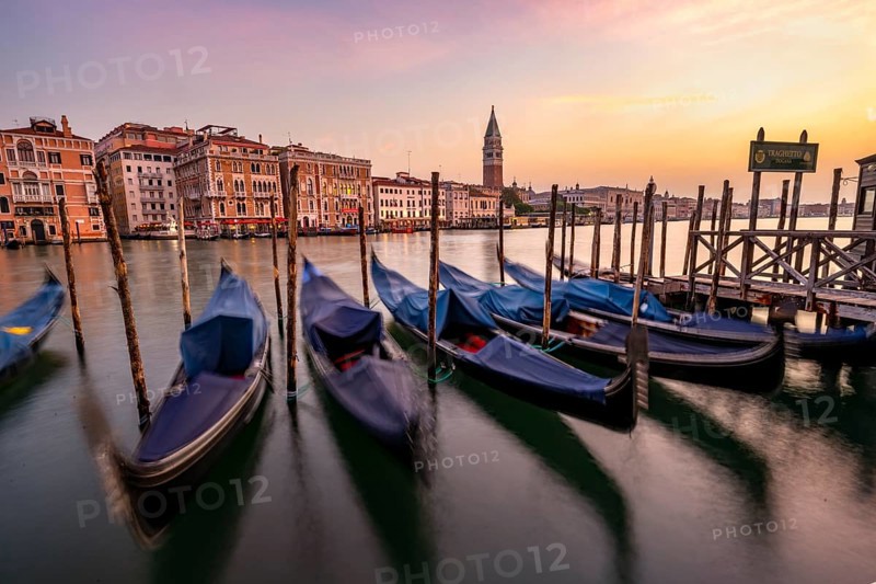 Venetian gondolas, boat dock at the customs office on the Grand Canal, Gondola Traghetto Dogana, Campanile behind, long exposure at sunrise, Venice, Veneto, Italy, Europe