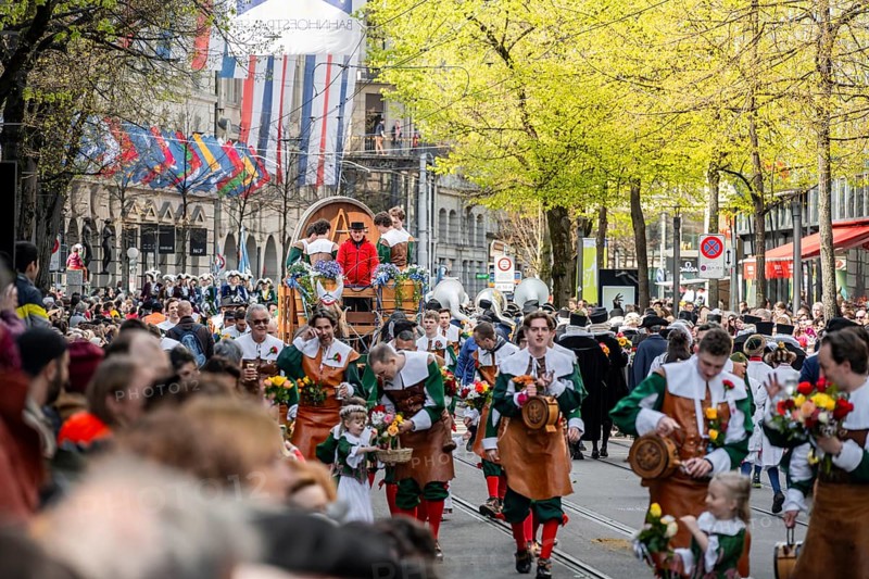 Parade of historically costumed guildsmen, Sechseläuten or Sächsilüüte, Zurich Spring Festival, Zurich, Switzerland, Europe