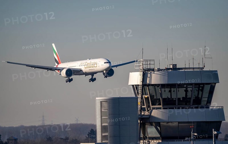 Emirates, Boeing 777, aircraft approaching Düsseldorf Airport, DUS, old air traffic control tower, North Rhine-Westphalia, Germany, Europe