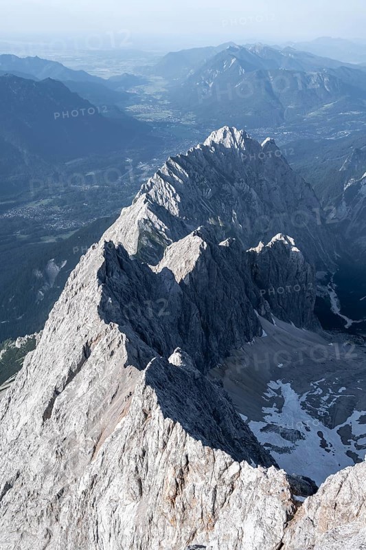 Steep rocky ridge, Waxensteinkamm, with summit Waxenstein, view from the summit of the Zugspitze, Wetterstein range, Bavaria, Germany, Europe