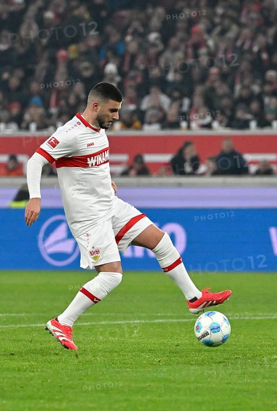 Deniz Undav VfB Stuttgart (26) Action on the ball MHPArena, MHP Arena Stuttgart, Baden-Württemberg, Germany, Europe