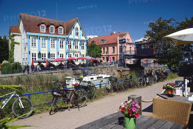 Europe, Germany, Mecklenburg-Western Pomerania, Plau am See, Lake Plau, Elde-Müritz waterway, lift bridge built in 1916, Plau am See, Mecklenburg-Western Pomerania, Germany, Europe