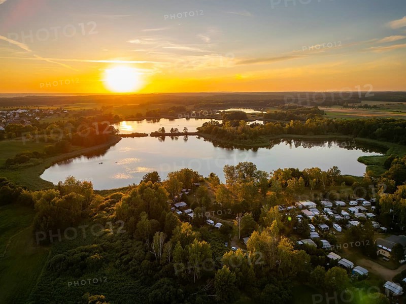The Bad Sonnenland holiday resort is idyllically nestled between meadows and forests right by the Dippelsdorf pond. Various holiday homes, tent pitches and campsites await your guests in the beautiful, unspoilt grounds. The spacious area offers a wide range of facilities for an eventful and relaxing holiday, Camping Bad Sonnenland near Moritzburg, Moritzburg, Saxony, Germany, Europe