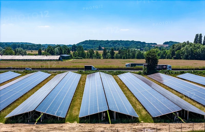 Solar park near Neukirchen-Vluyn, along the A40 motorway, over 10, 000 solar modules spread over 4.2 hectares, generating 6 million kilowatt hours per year, North Rhine-Westphalia, Germany, Europe