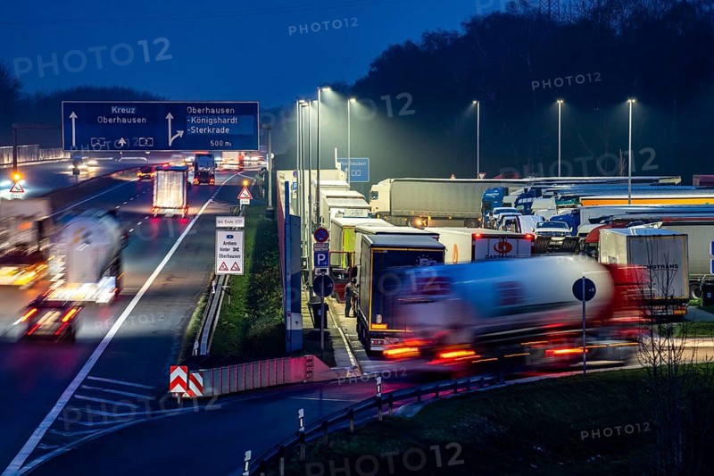 Heavy traffic on the A2 at the Schwarze Heide rest area, Bottrop, overcrowded car park for trucks in the evening, Bottrop, North Rhine-Westphalia, Germany, Europe