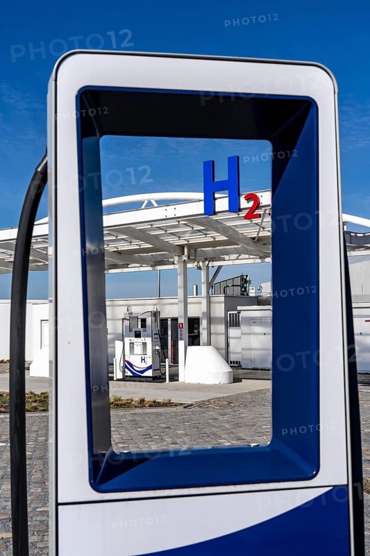 Hydrogen refuelling station in Antwerp, for cars and trucks, H2 lettering, 350 KW fast charging station for electric cars, Belgium, Europe