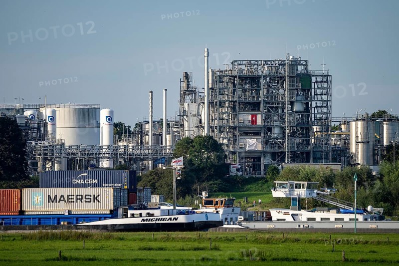 Cargo ship on the Rhine near Emmerich, Kao Chemicals scenery, Left Rhine pastures, Left Rhine, Lower Rhine, North Rhine-Westphalia, Germany, Europe