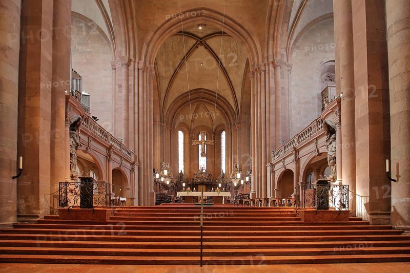 Interior view with stairs to the chancel, Gothic High Cathedral of St Martin, Mainz Cathedral, Old Town, Cathedral, Mainz, Rhine-Hesse region, Rhineland-Palatinate, Germany, Europe